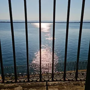 https://la-finestra-sul-mare-di-alfeo.sicilyhotelsitaly.net
