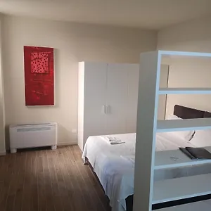 Suiten Apartments , Bolonia Italia